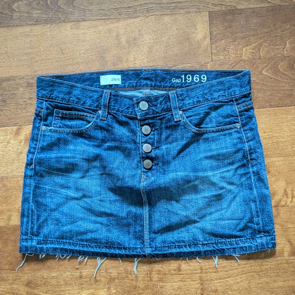 Gap low rise denim mini skirt 28/6 medium